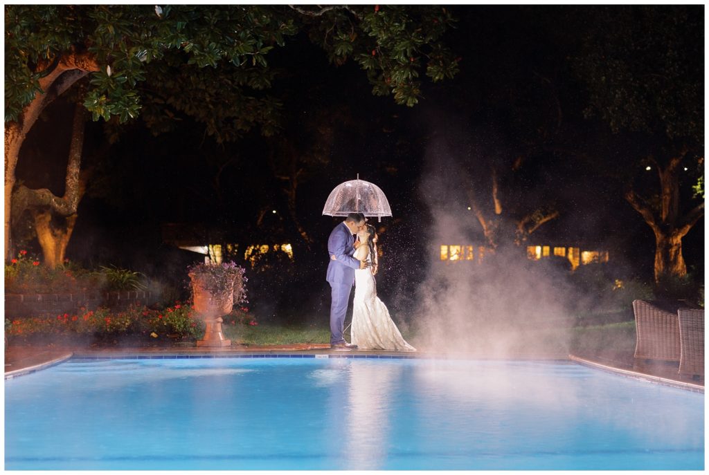 night-photography-wedding-portrait-rain