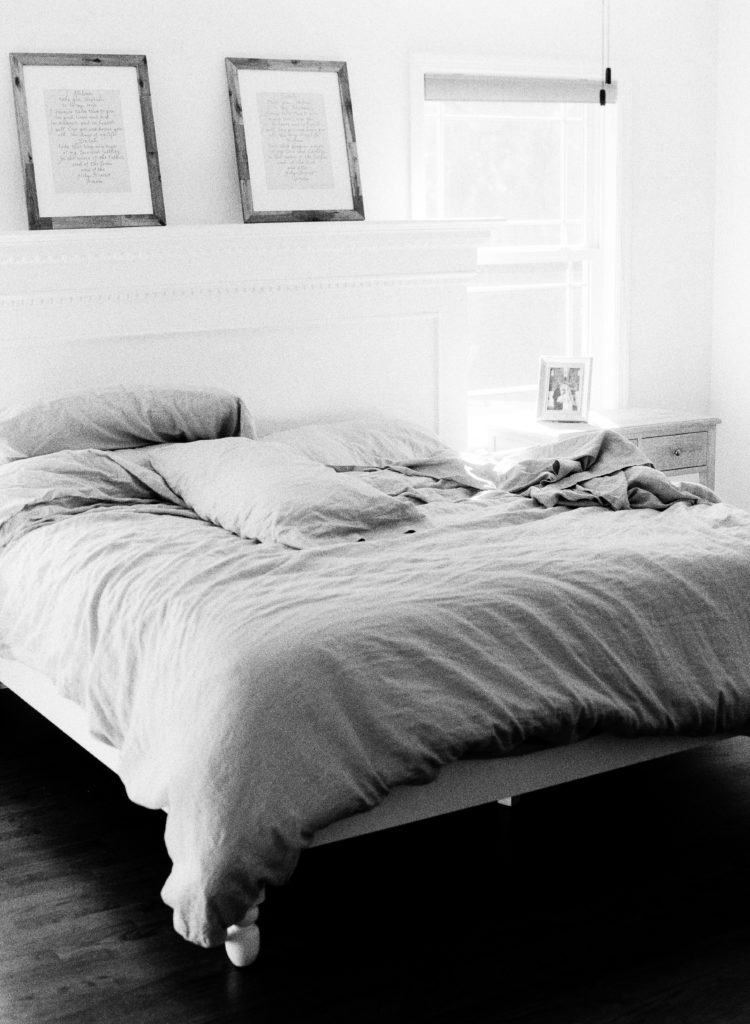 film-black-and-white-boudoir-session-in-home