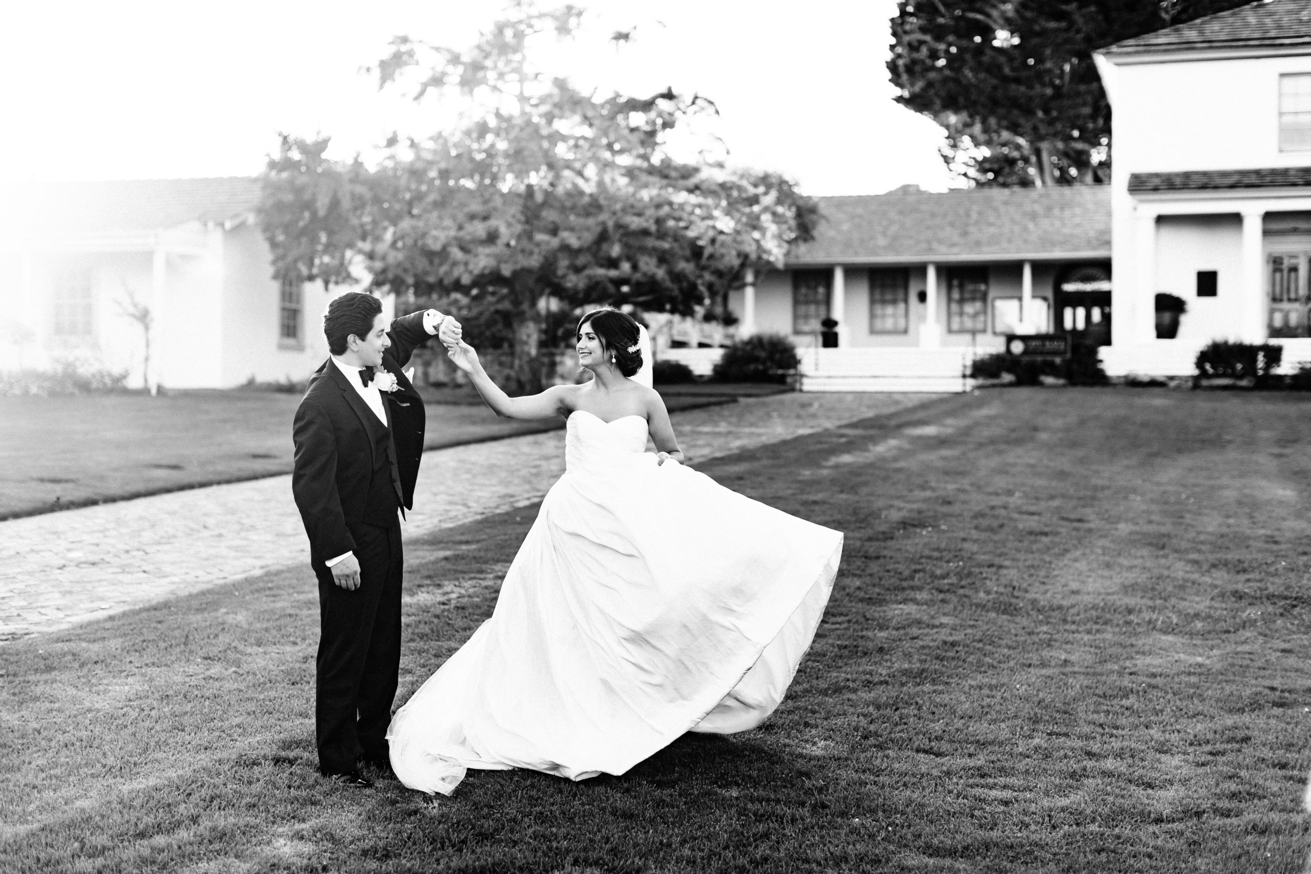 Barnes-at-cooper-molera-black-and-white-wedding