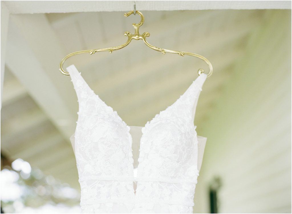 bridal details hanging dress must have photos for her