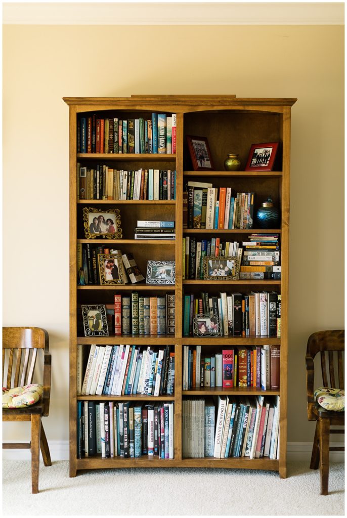 picture of full bookshelf at the Hollister private estate wedding venue