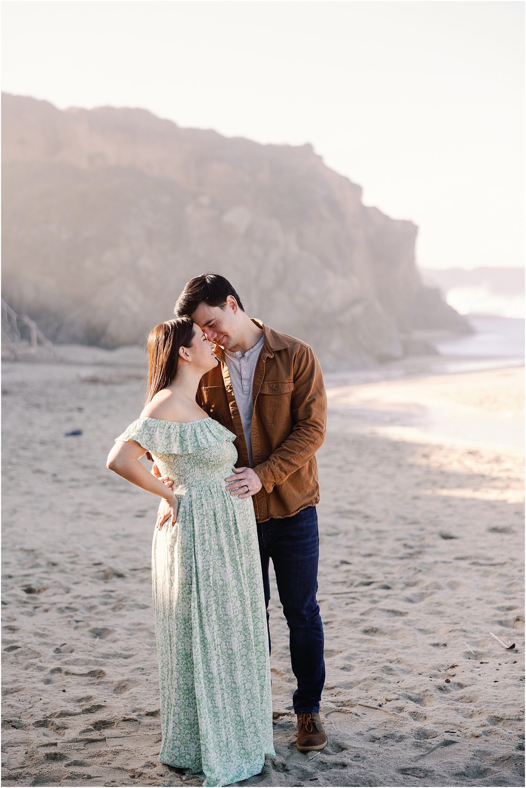 Cory gently holds Amanda’s baby bump during their Big Sur maternity photoshoot.